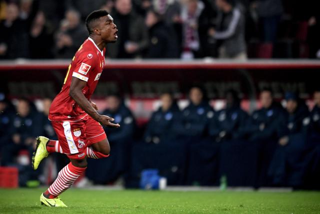 日媒：中国男性媒体人偷拍日本电视台采访被警告